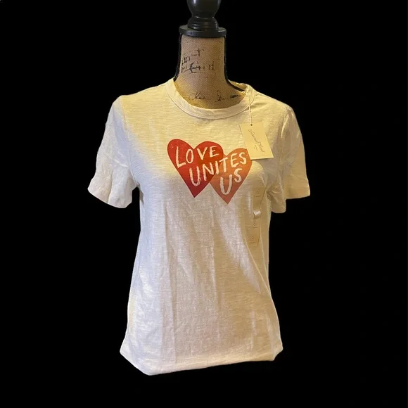 NWT- Women's Short Sleeve T-Shirt - Universal Thread Cream - Medium - Picture 2 of 6